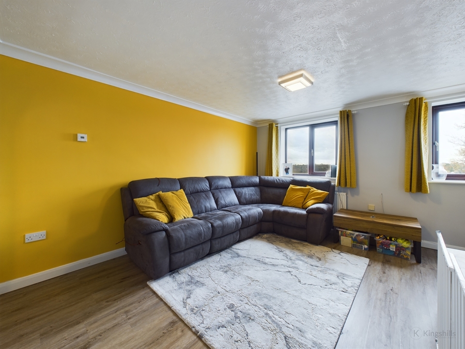 3 bed terraced house for sale in Garratts Way, High Wycombe  - Property Image 16