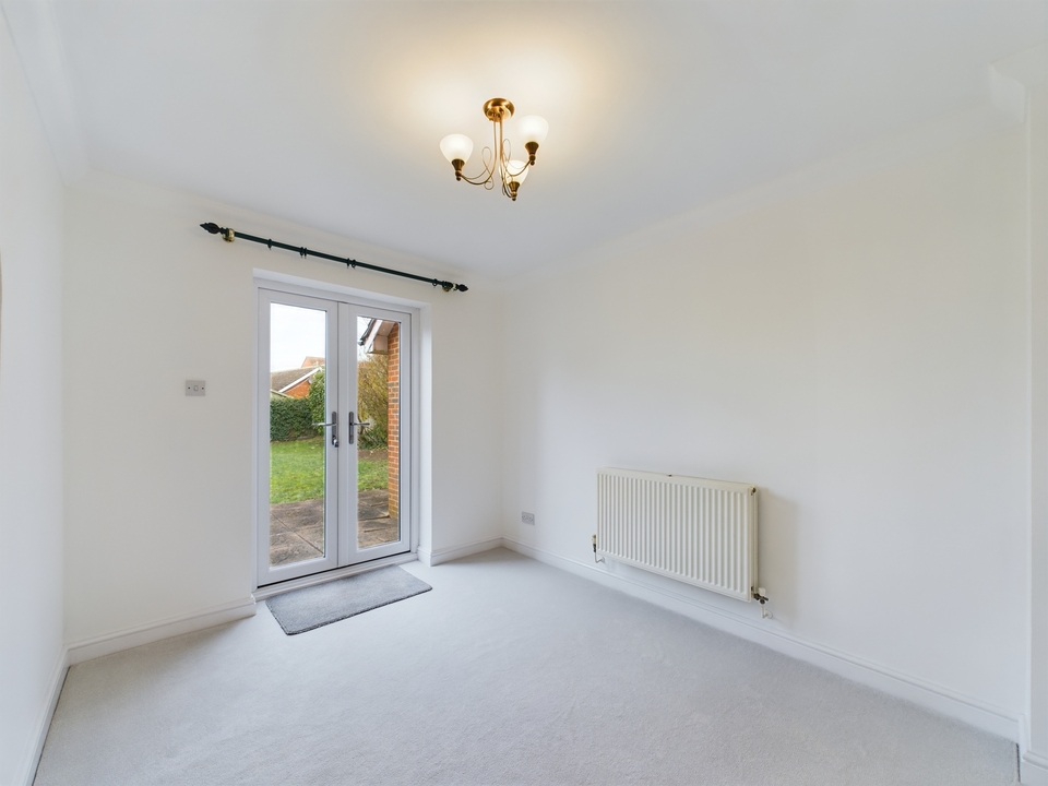 3 bed link detached house for sale in Thanstead Copse, High Wycombe  - Property Image 7