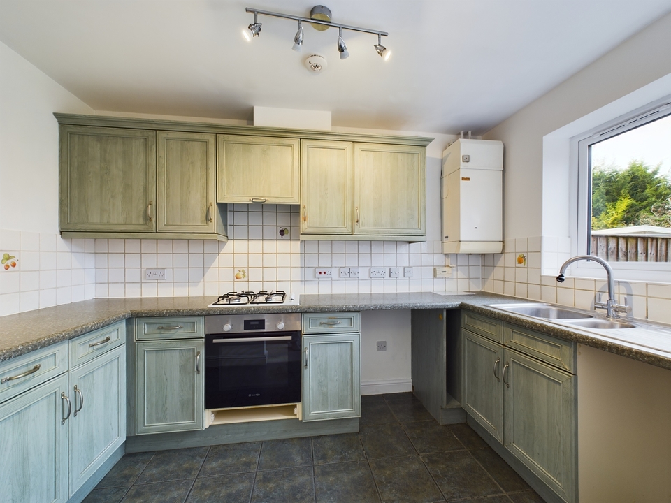 3 bed link detached house for sale in Thanstead Copse, High Wycombe  - Property Image 6