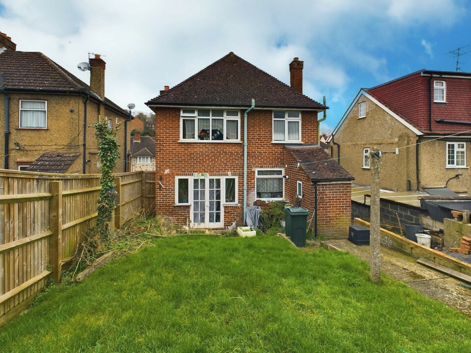 3 bed detached house for sale in Chairborough Road, High Wycombe  - Property Image 2