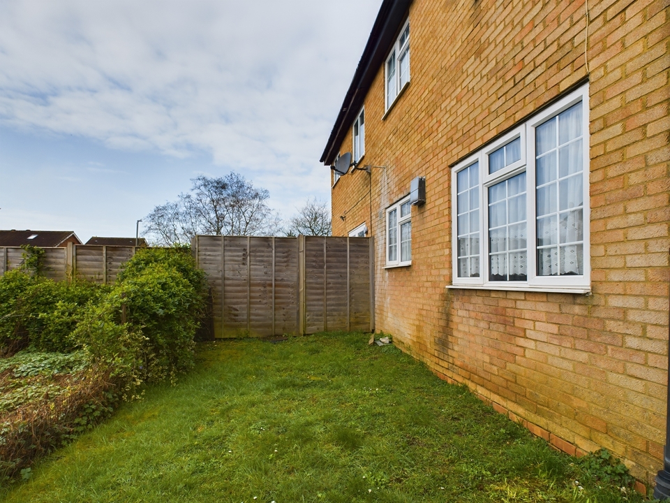 1 bed terraced house for sale in Oldhouse Close, High Wycombe  - Property Image 2