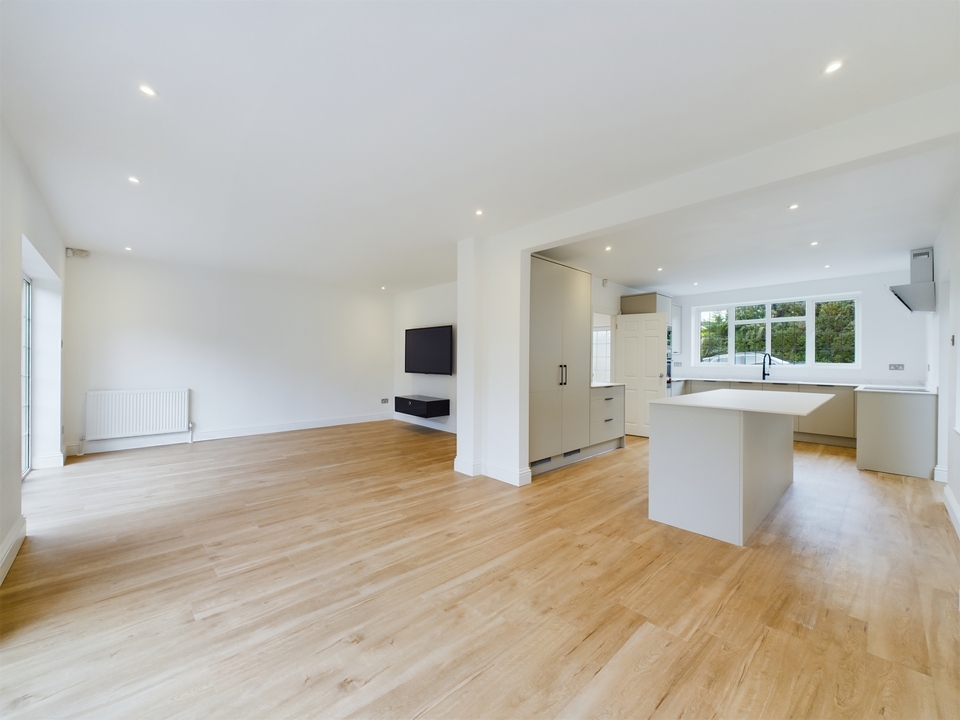 4 bed detached house to rent in Bellwood Rise, High Wycombe  - Property Image 4