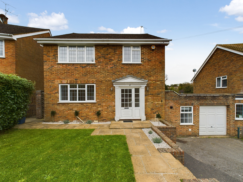 4 bed detached house to rent in Bellwood Rise, High Wycombe  - Property Image 1