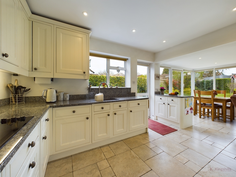4 bed detached house for sale in Highlea Avenue, High Wycombe  - Property Image 5