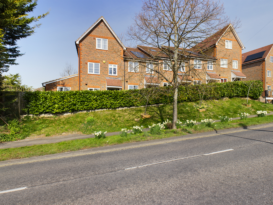 4 bed end of terrace house for sale in Hamilton View, High Wycombe, HP13
