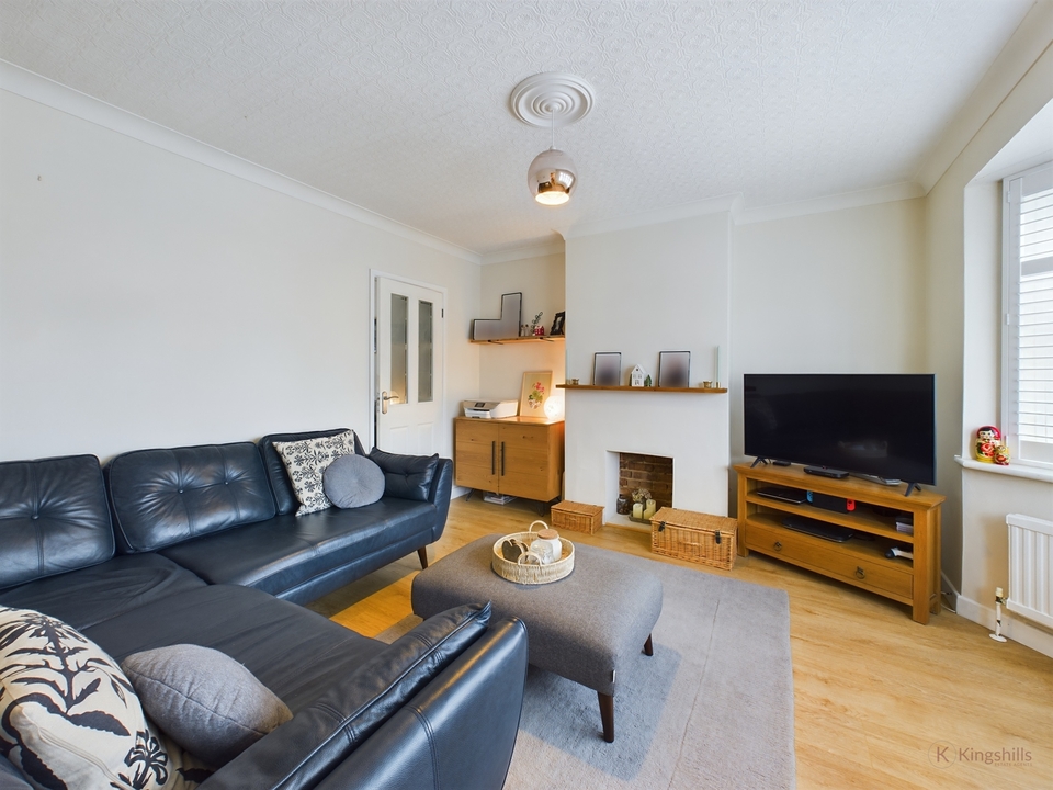 3 bed semi-detached house for sale in Squirrel Lane, High Wycombe  - Property Image 4