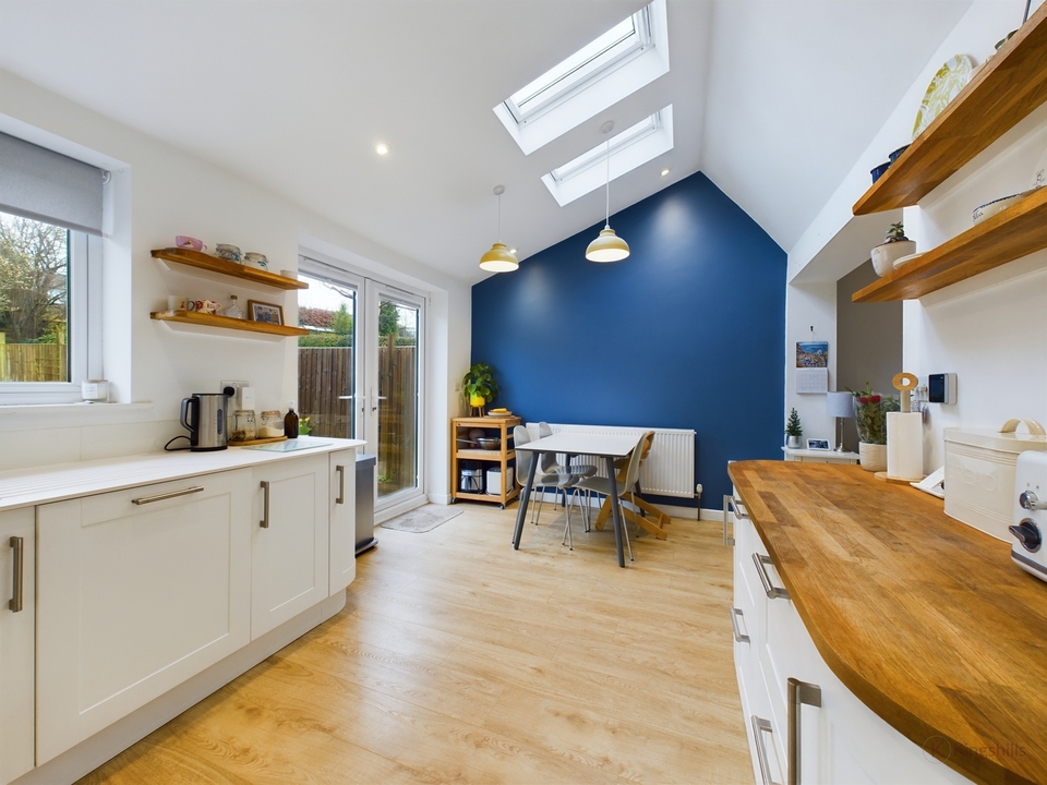 3 bed semi-detached house for sale in Squirrel Lane, High Wycombe  - Property Image 2