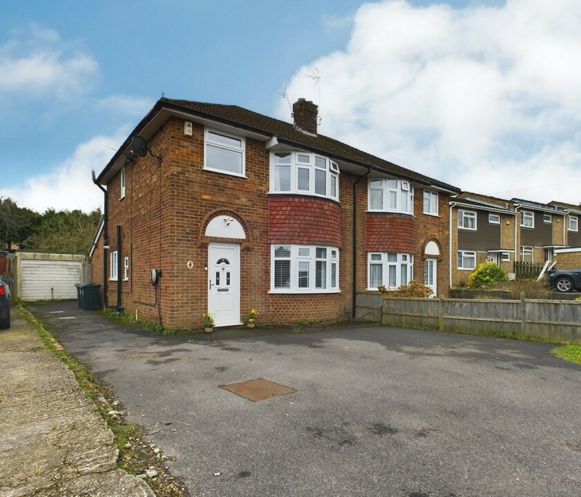 3 bed semi-detached house for sale in Squirrel Lane, High Wycombe - Property Image 1