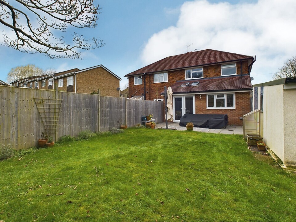 3 bed semi-detached house for sale in Squirrel Lane, High Wycombe  - Property Image 9