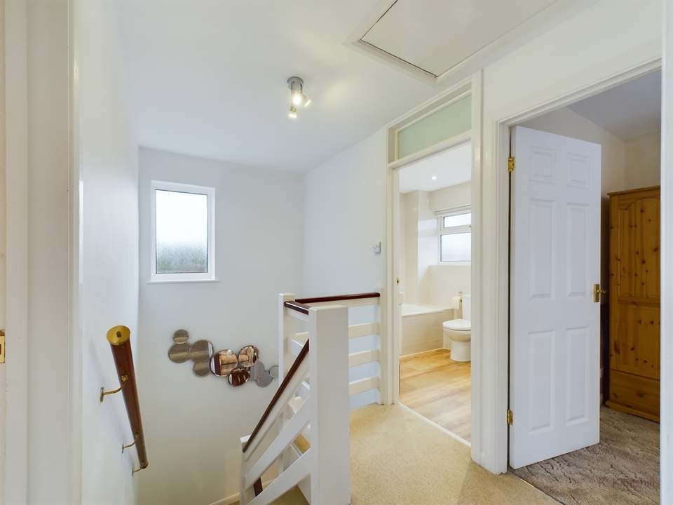 3 bed detached house for sale in Walters Ash, High Wycombe  - Property Image 15