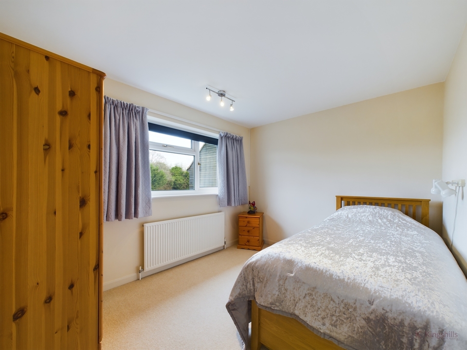 3 bed detached house for sale in Walters Ash, High Wycombe  - Property Image 11