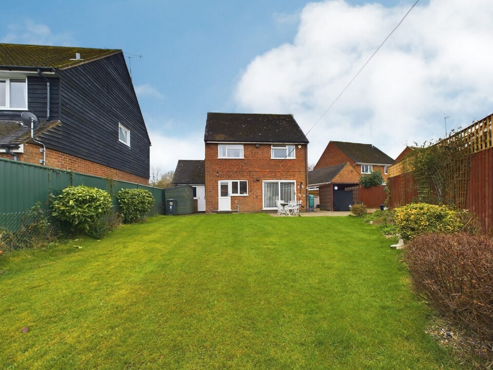 3 bed detached house for sale in Walters Ash, High Wycombe  - Property Image 16