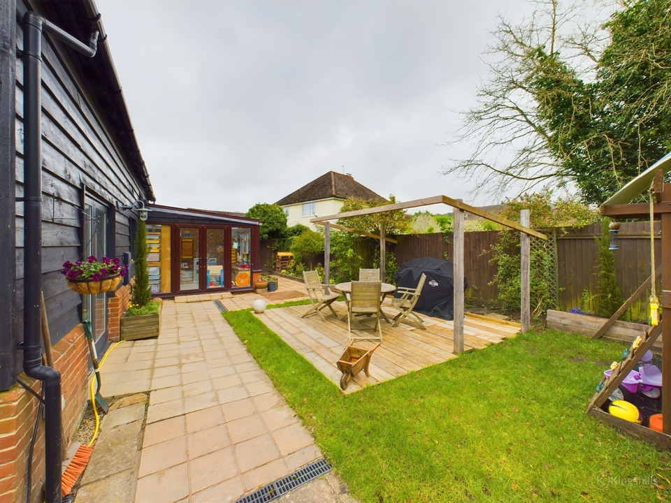3 bed link detached house for sale in Askett, Princes Risborough  - Property Image 3