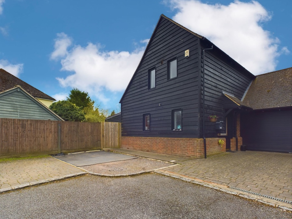 3 bed link detached house for sale in Askett, Princes Risborough  - Property Image 1