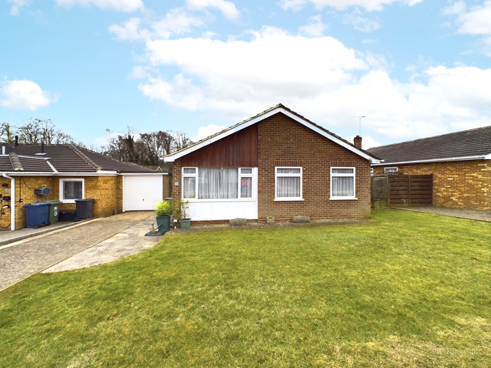 3 bed detached bungalow for sale in Flackwell Heath, High Wycombe  - Property Image 11