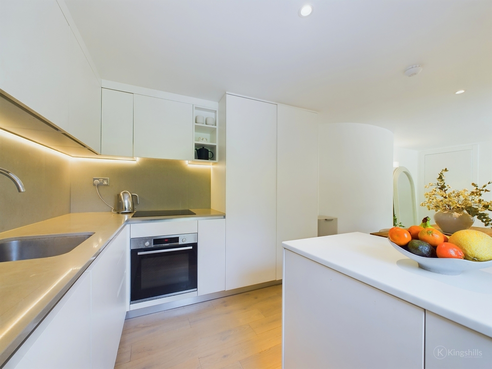 2 bed apartment for sale in Four Ashes Road, High Wycombe  - Property Image 4