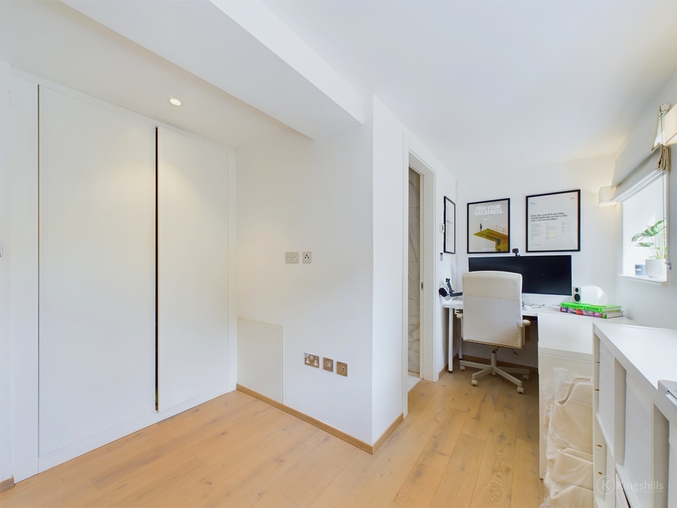 2 bed apartment for sale in Four Ashes Road, High Wycombe  - Property Image 15