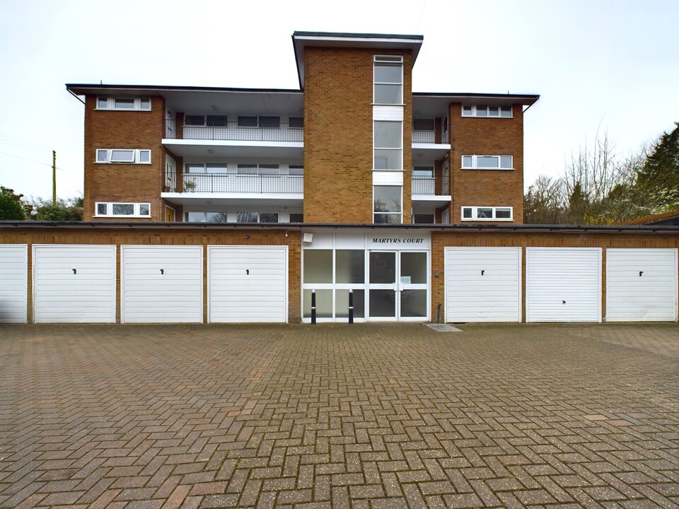 2 bed apartment to rent in Station Road, Amersham - Property Image 1