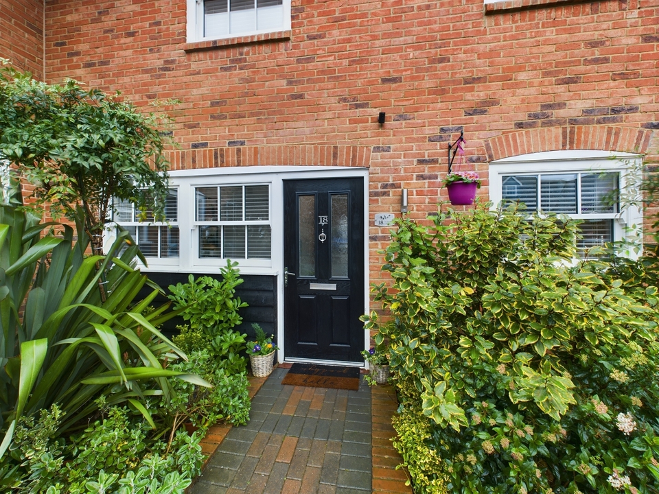 3 bed terraced house for sale in De Havilland Court, High Wycombe  - Property Image 14