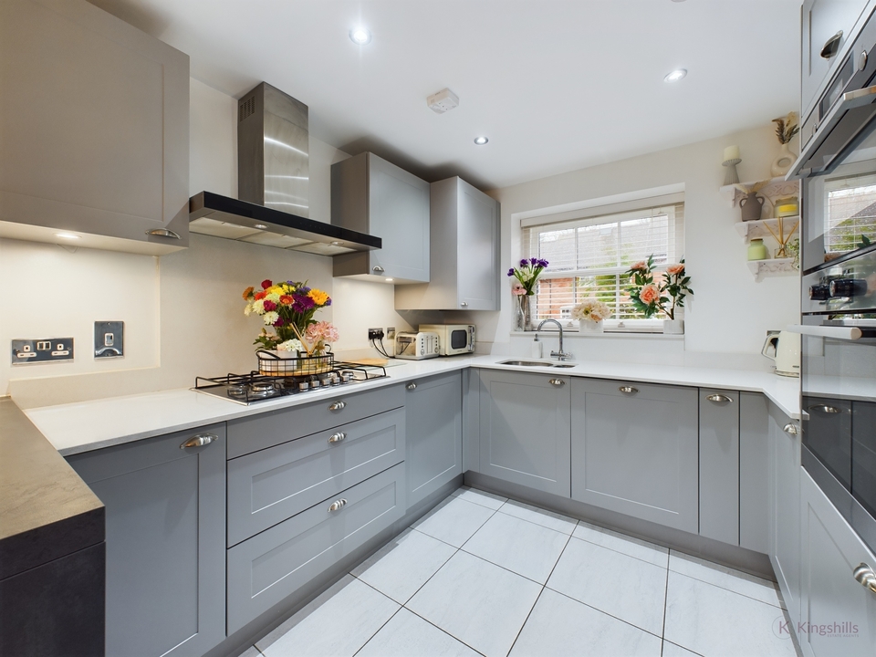 3 bed terraced house for sale in De Havilland Court, High Wycombe  - Property Image 2