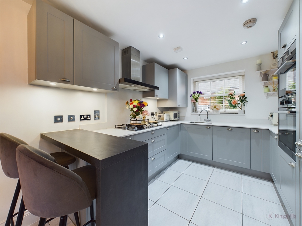 3 bed terraced house for sale in De Havilland Court, High Wycombe  - Property Image 4