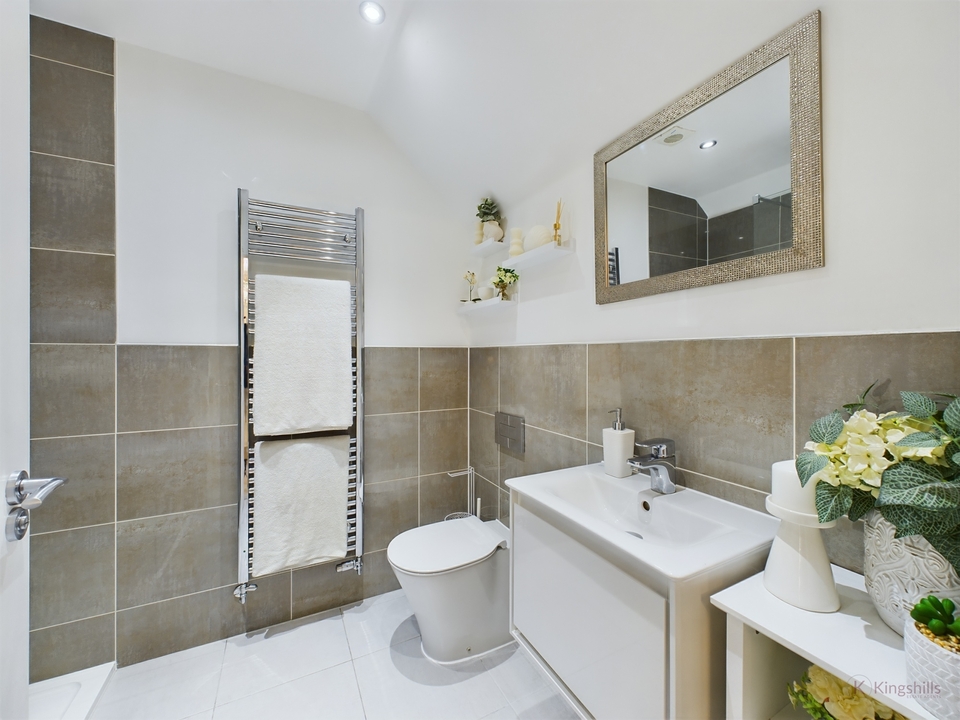 3 bed terraced house for sale in De Havilland Court, High Wycombe  - Property Image 10