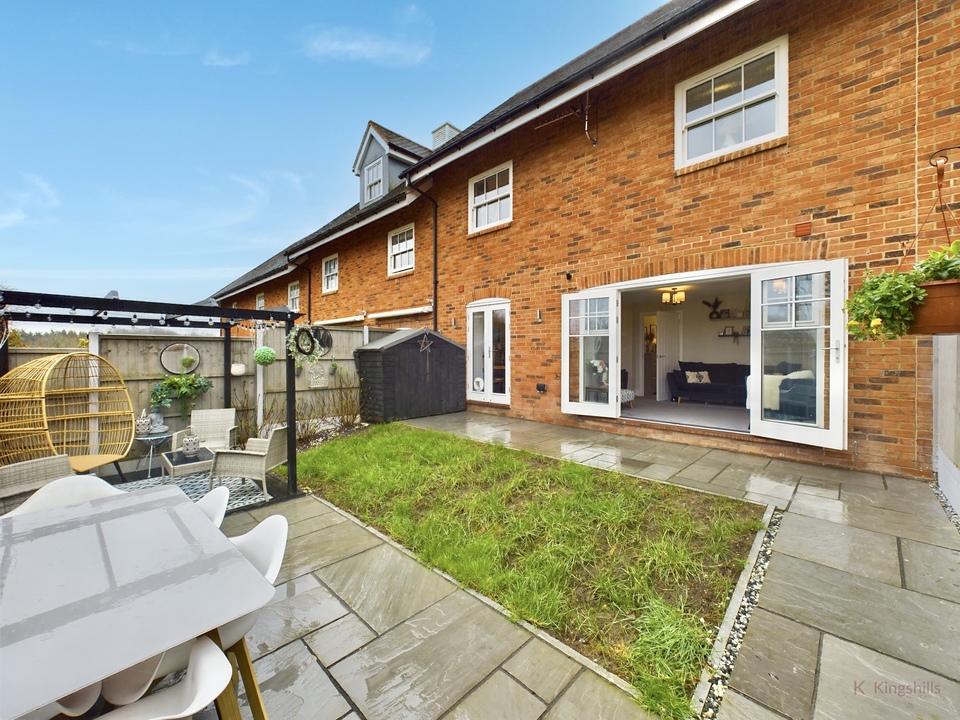 3 bed terraced house for sale in De Havilland Court, High Wycombe  - Property Image 15