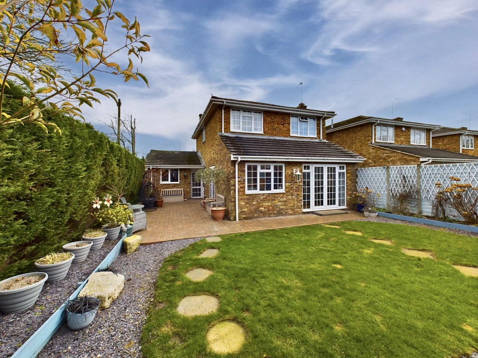 4 bed detached house for sale in Holmer Green, High Wycombe  - Property Image 8
