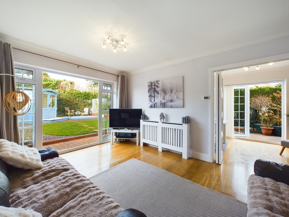 4 bed detached house for sale in Holmer Green, High Wycombe  - Property Image 2