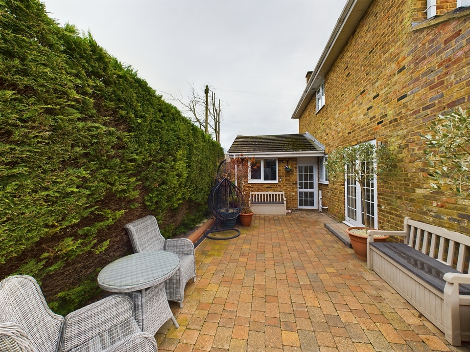 4 bed detached house for sale in Holmer Green, High Wycombe  - Property Image 19