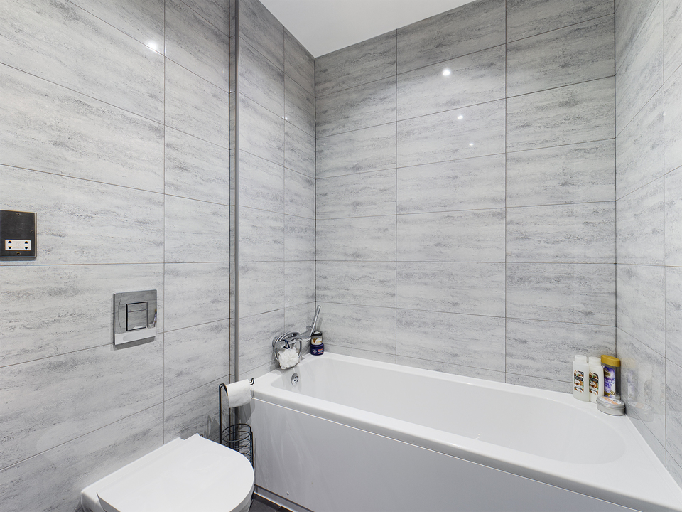 1 bed apartment for sale in The Residence Wycombe Road, High Wycombe  - Property Image 3