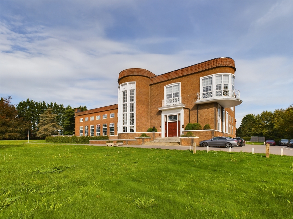 1 bed apartment for sale in The Residence Wycombe Road, High Wycombe  - Property Image 1