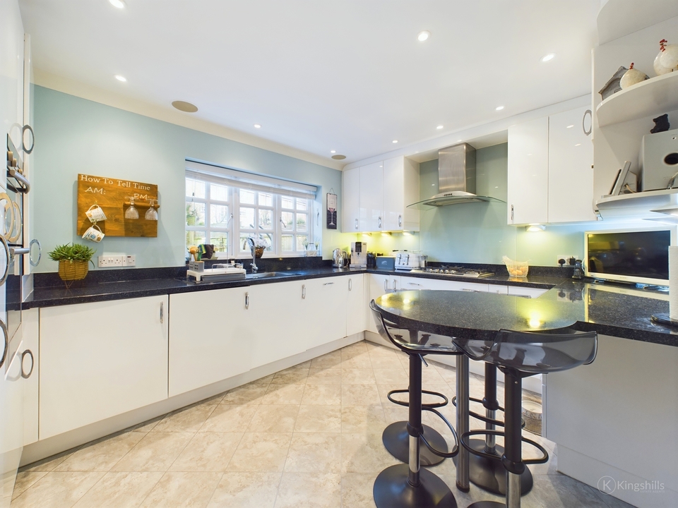 4 bed detached house for sale in Potters Cross Crescent, High Wycombe  - Property Image 6