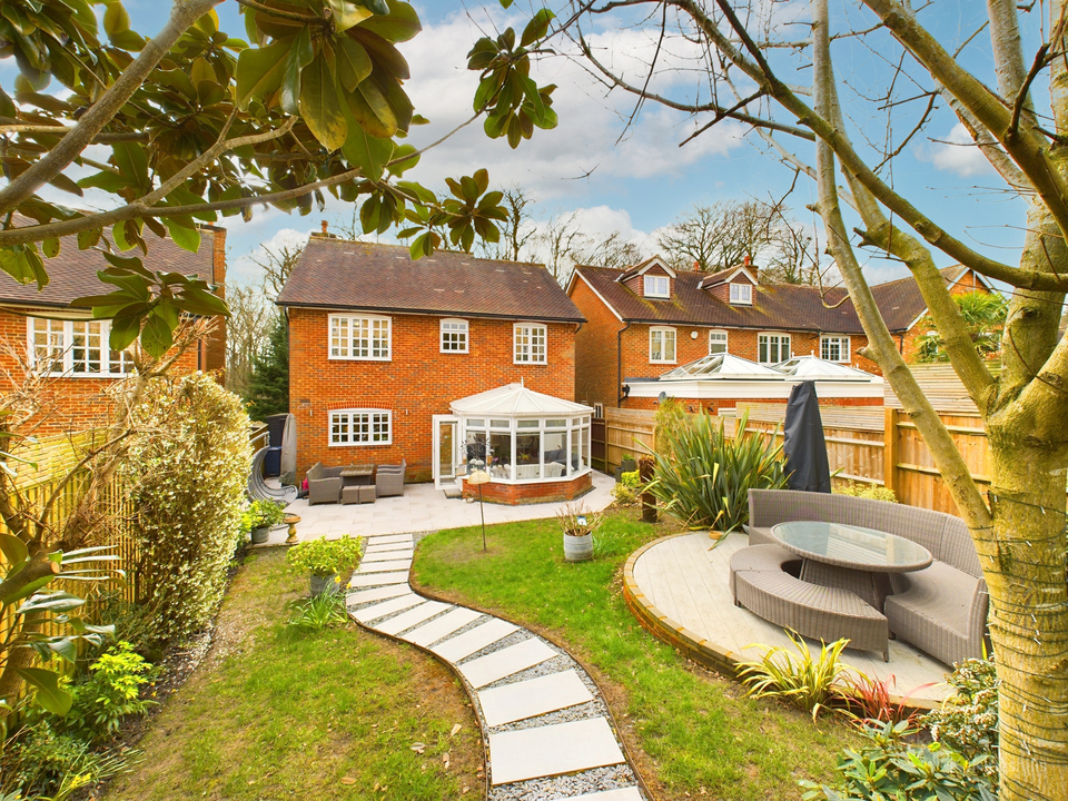4 bed detached house for sale in Potters Cross Crescent, High Wycombe  - Property Image 3