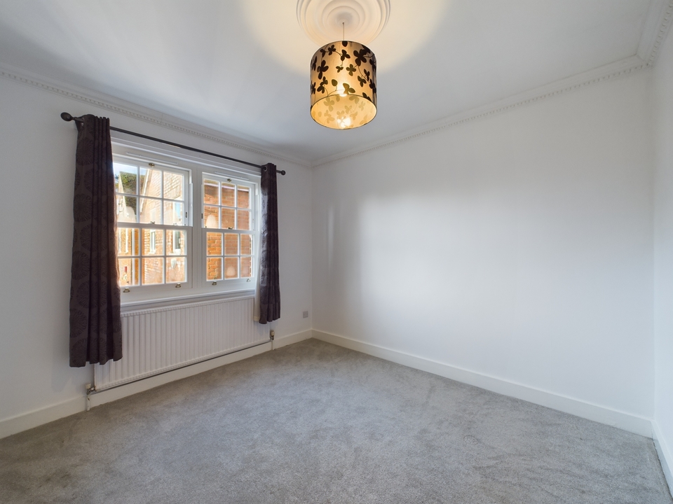 2 bed cottage to rent in Aylesbury End, Beaconsfield  - Property Image 8