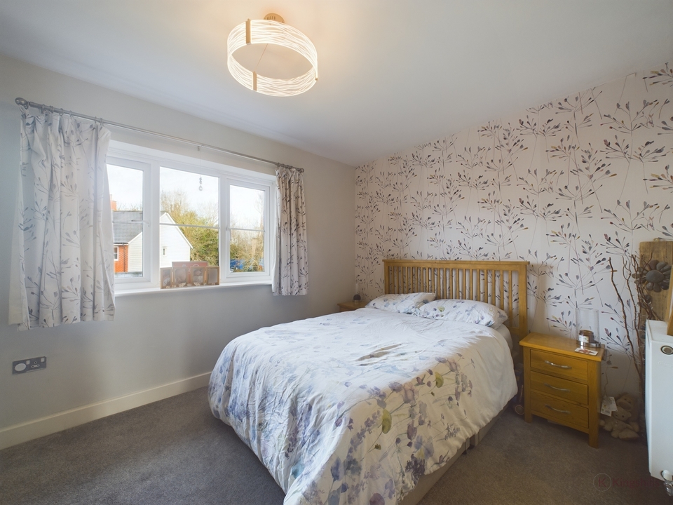 2 bed terraced house for sale in Sierra Road, High Wycombe  - Property Image 7