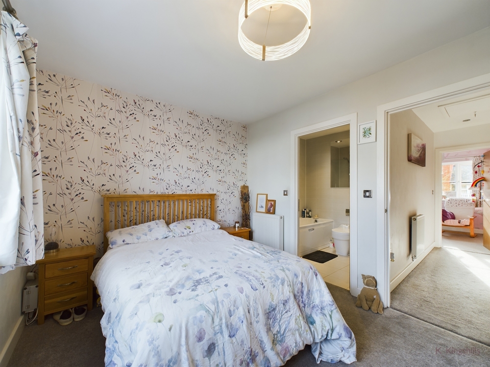 2 bed terraced house for sale in Sierra Road, High Wycombe  - Property Image 9