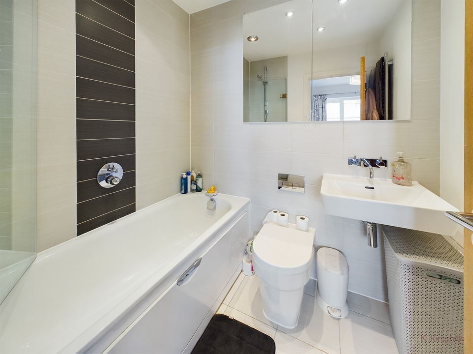 2 bed terraced house for sale in Sierra Road, High Wycombe  - Property Image 8