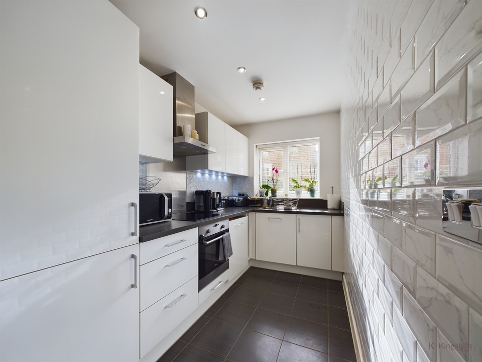 2 bed terraced house for sale in Sierra Road, High Wycombe  - Property Image 2