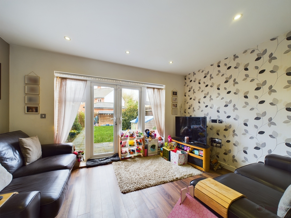 2 bed terraced house for sale in Sierra Road, High Wycombe  - Property Image 3