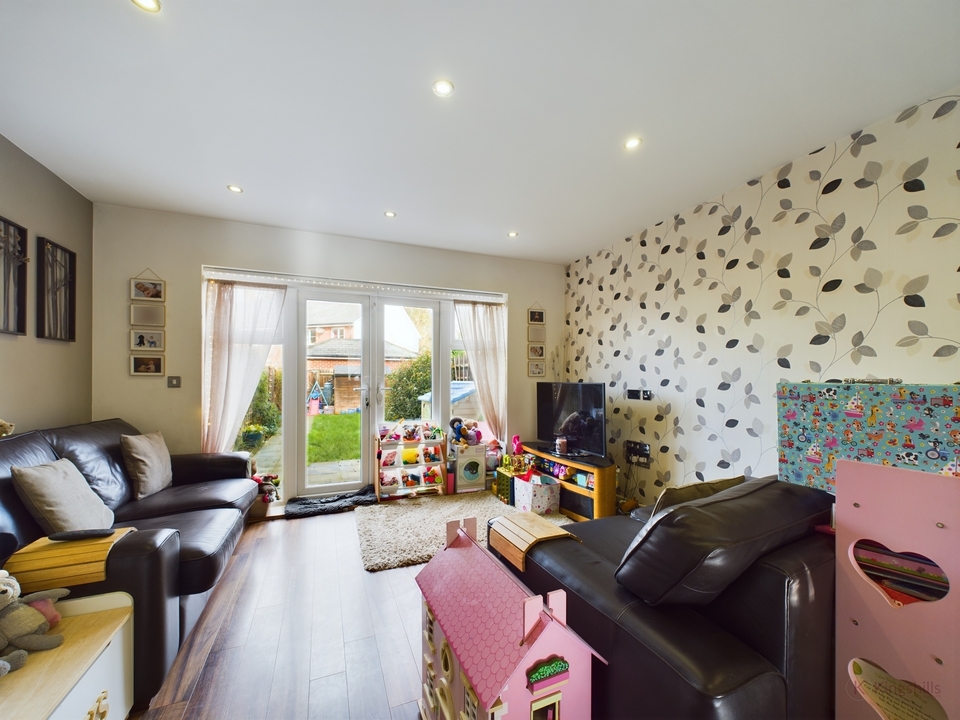 2 bed terraced house for sale in Sierra Road, High Wycombe  - Property Image 6