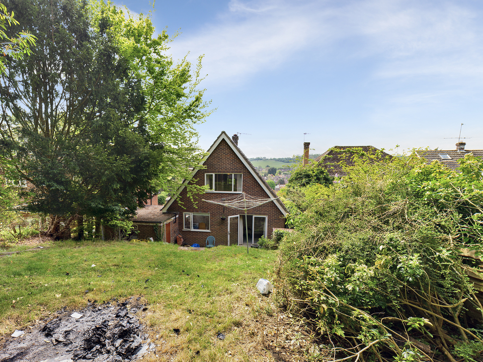 3 bed detached house for sale in Friars Gardens, High Wycombe  - Property Image 3