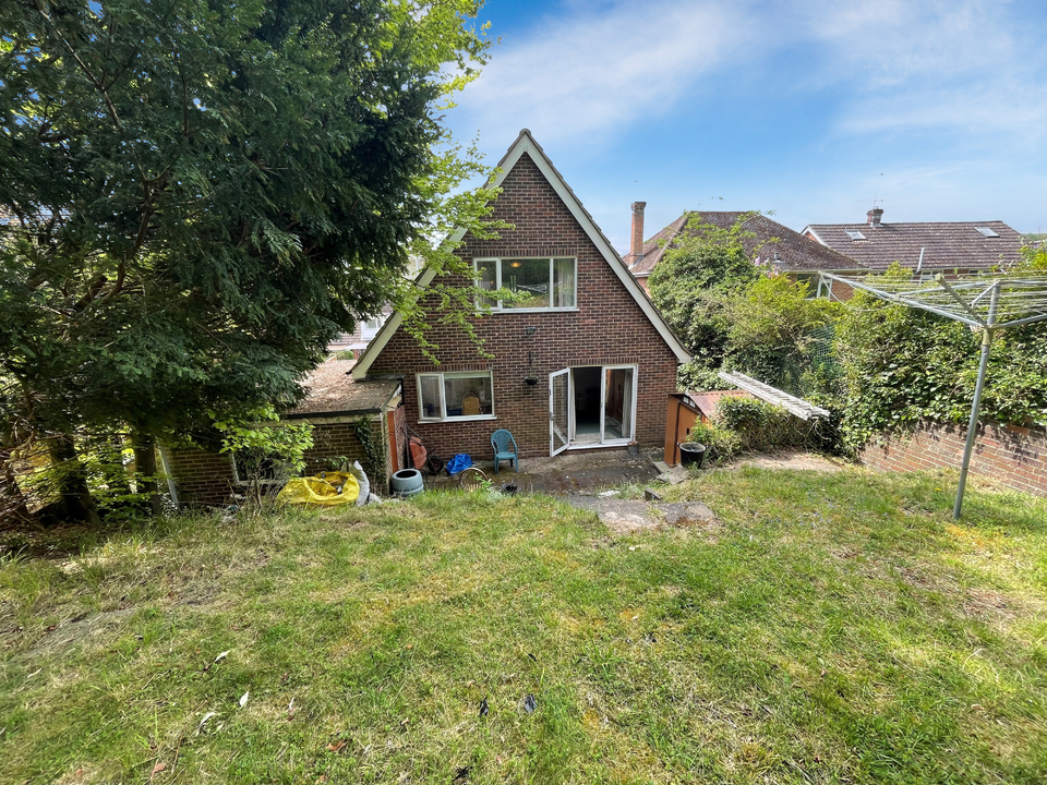 3 bed detached house for sale in Friars Gardens, High Wycombe  - Property Image 9