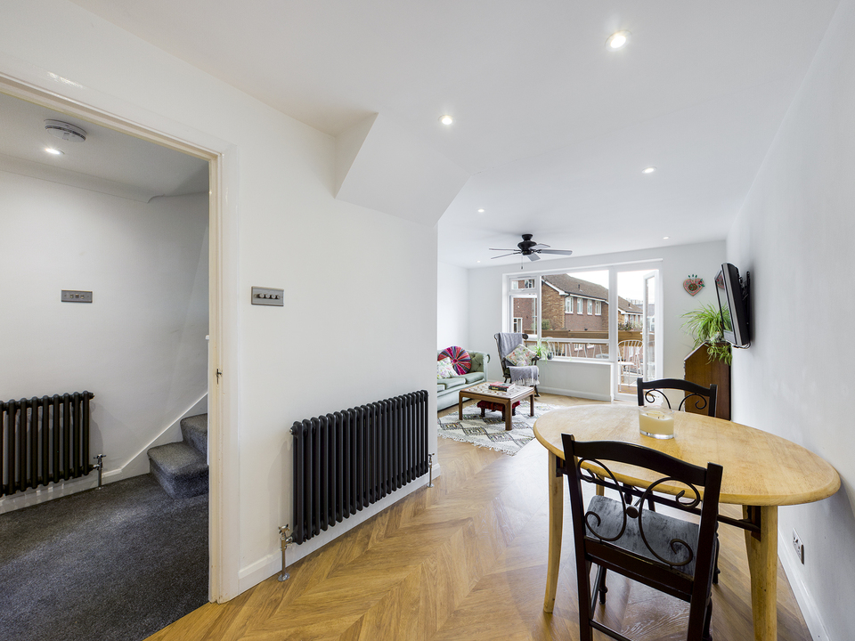 2 bed maisonette for sale in Amersham Hill, High Wycombe  - Property Image 5