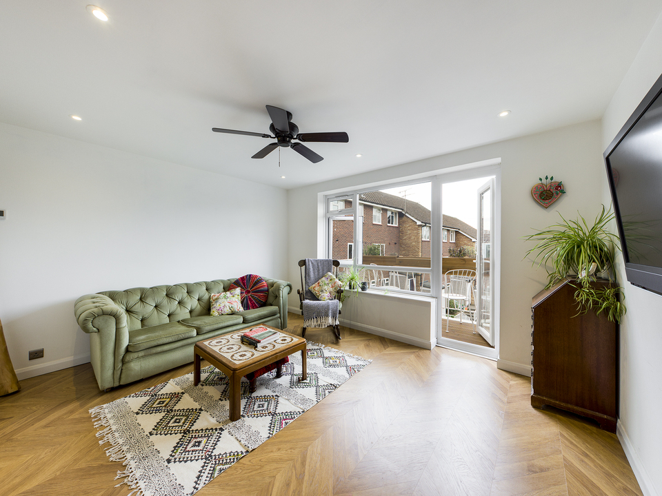 2 bed maisonette for sale in Amersham Hill, High Wycombe  - Property Image 2
