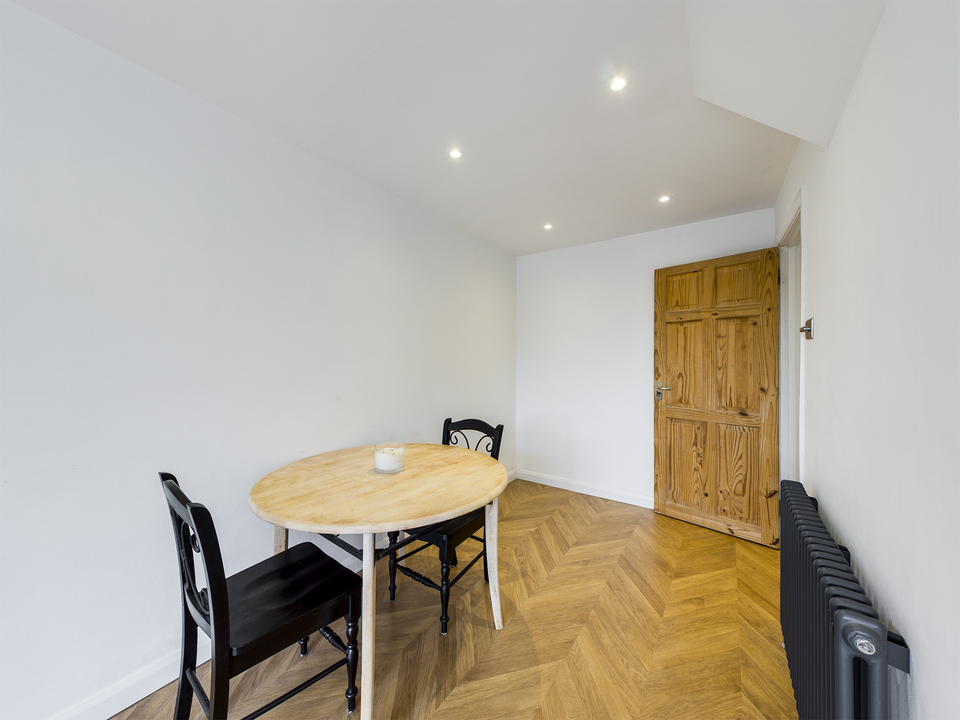 2 bed maisonette for sale in Amersham Hill, High Wycombe  - Property Image 6