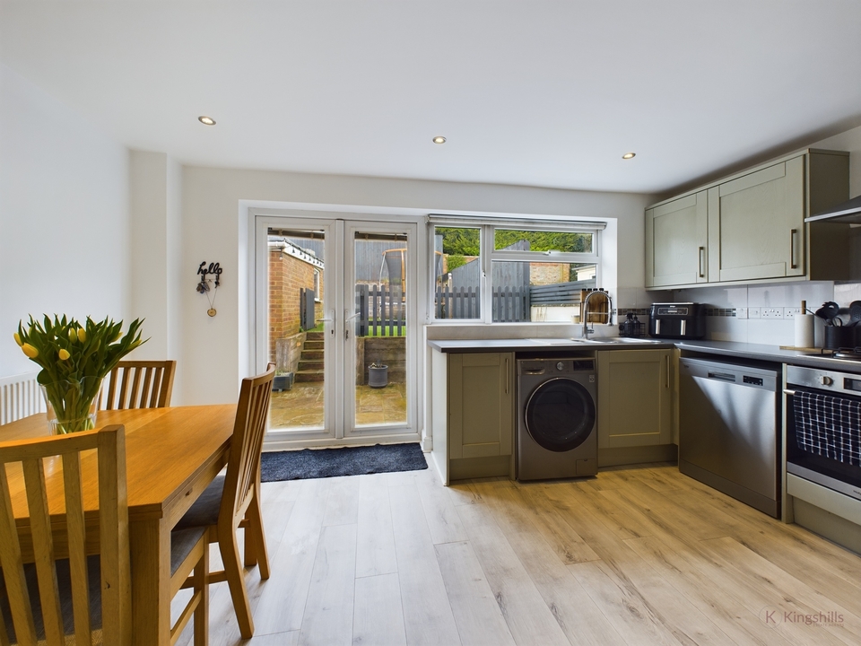 3 bed semi-detached house for sale in Tamar Close, High Wycombe  - Property Image 3