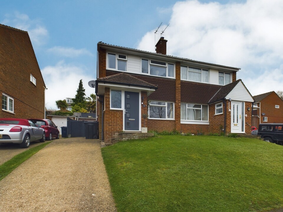 3 bed semi-detached house for sale in Tamar Close, High Wycombe - Property Image 1