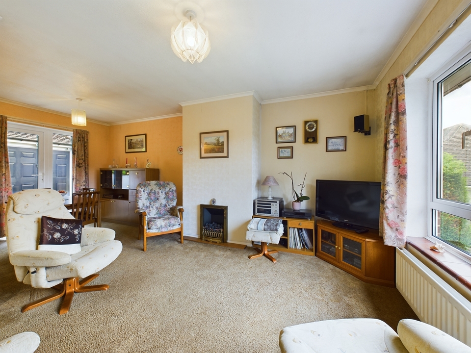 2 bed detached bungalow for sale in Hazlemere, High Wycombe  - Property Image 7