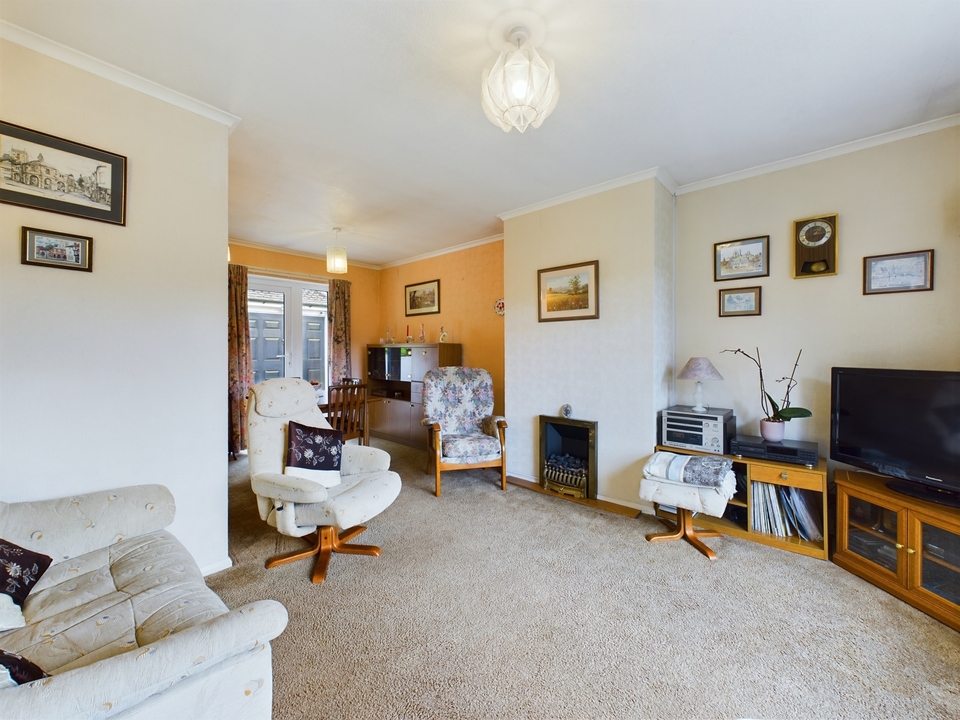 2 bed detached bungalow for sale in Hazlemere, High Wycombe  - Property Image 4